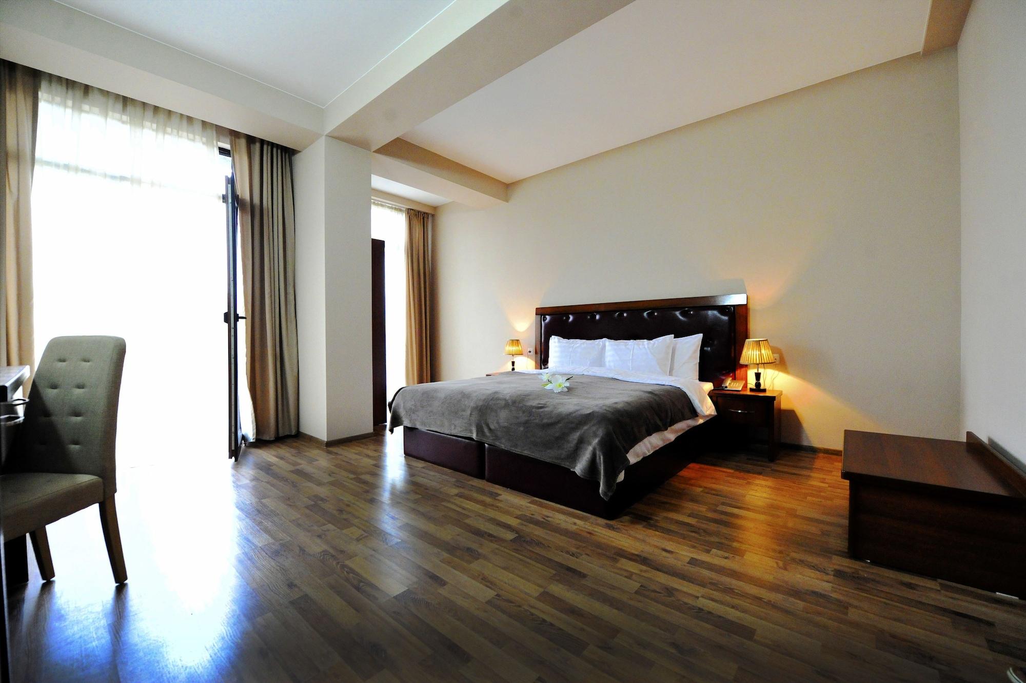 Rogalux Blue Hotel Tbilisi Ngoại thất bức ảnh