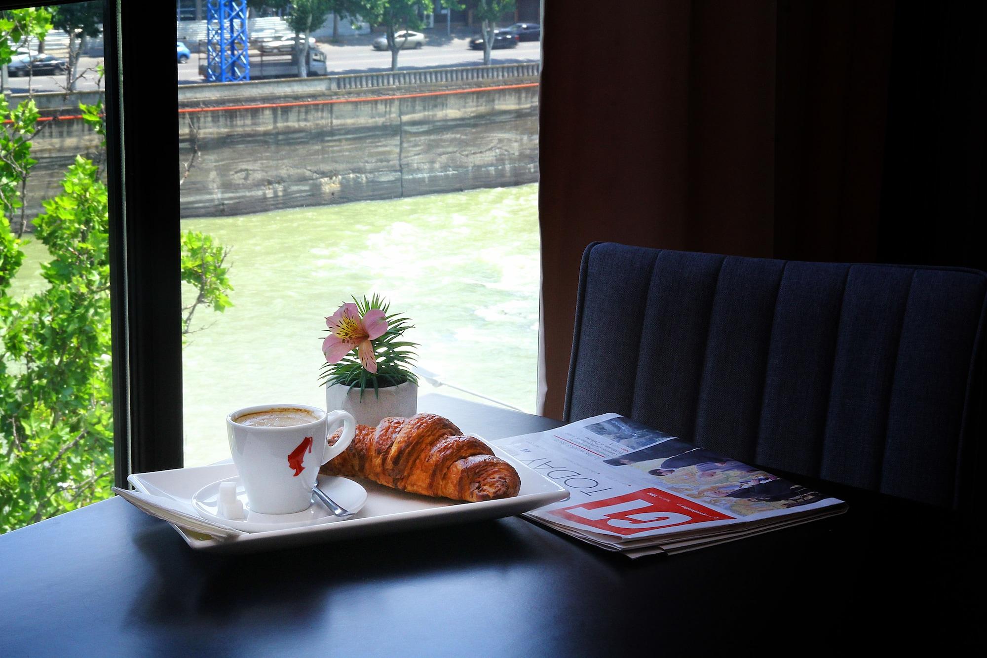 Rogalux Blue Hotel Tbilisi Ngoại thất bức ảnh