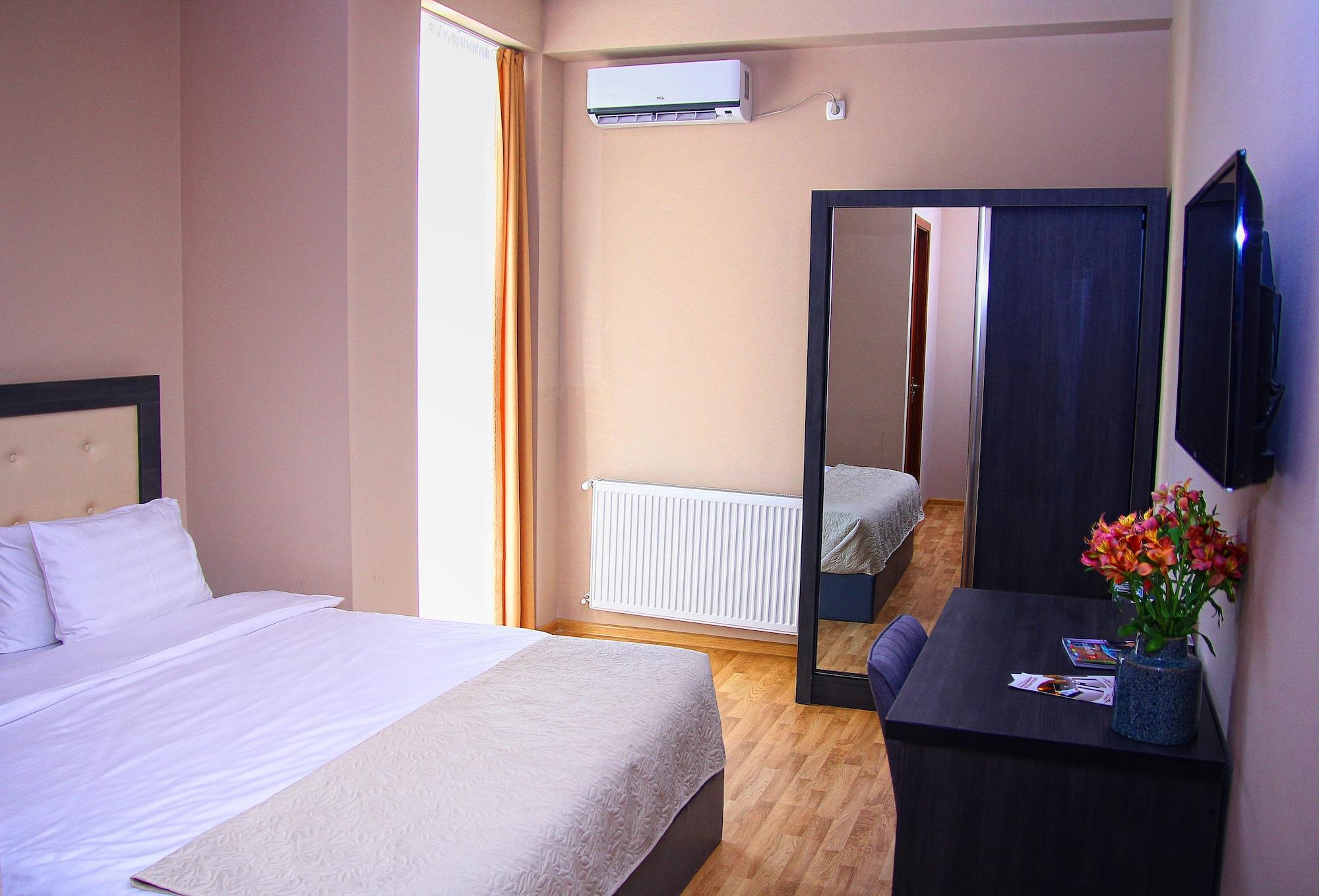 Rogalux Blue Hotel Tbilisi Ngoại thất bức ảnh