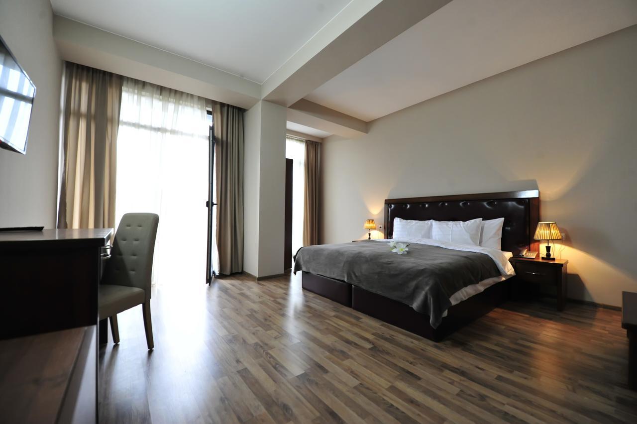 Rogalux Blue Hotel Tbilisi Ngoại thất bức ảnh