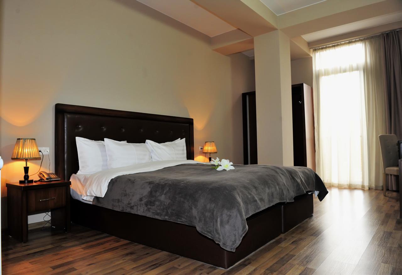 Rogalux Blue Hotel Tbilisi Ngoại thất bức ảnh