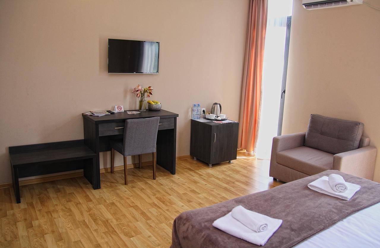 Rogalux Blue Hotel Tbilisi Ngoại thất bức ảnh