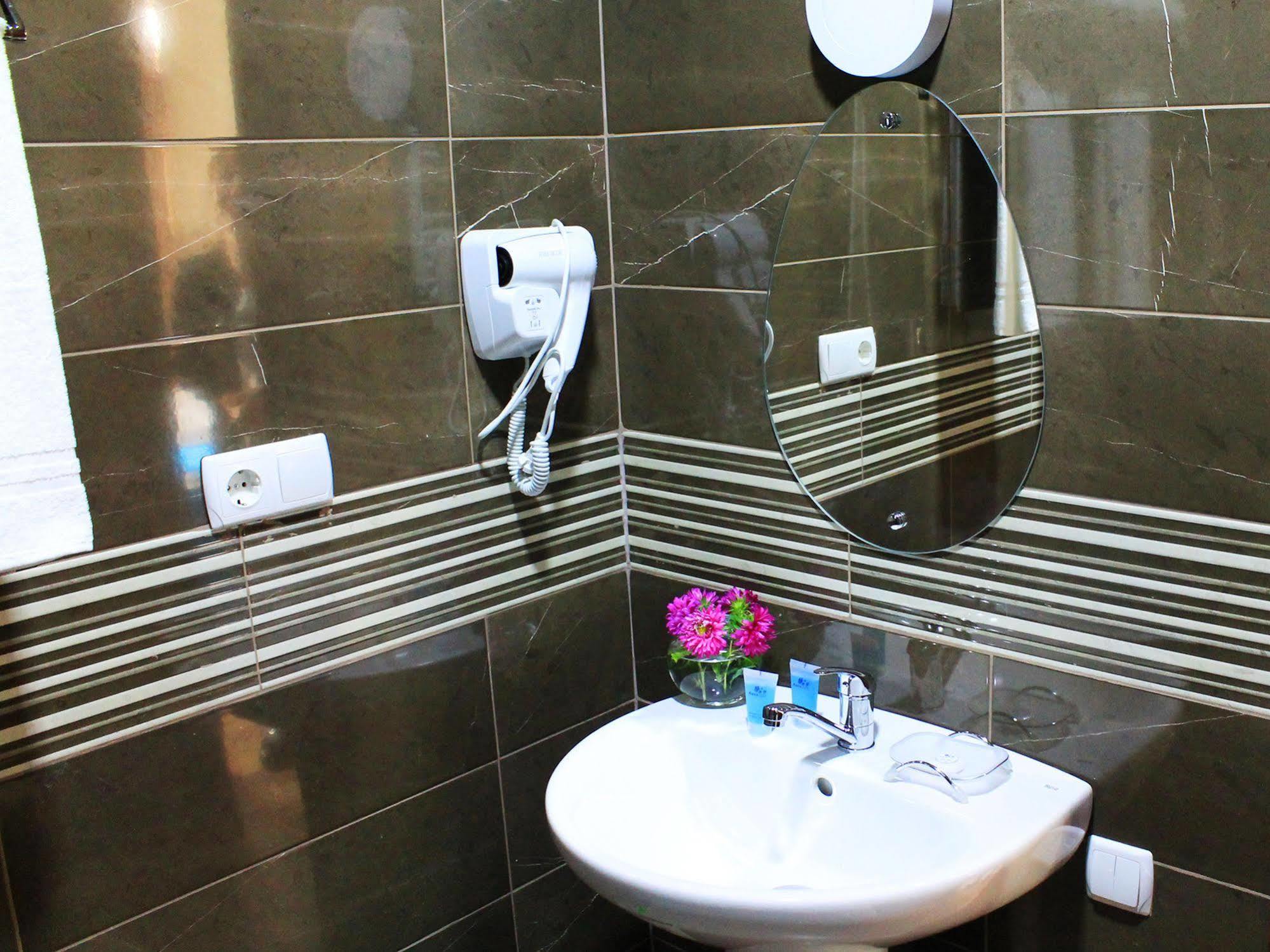 Rogalux Blue Hotel Tbilisi Ngoại thất bức ảnh
